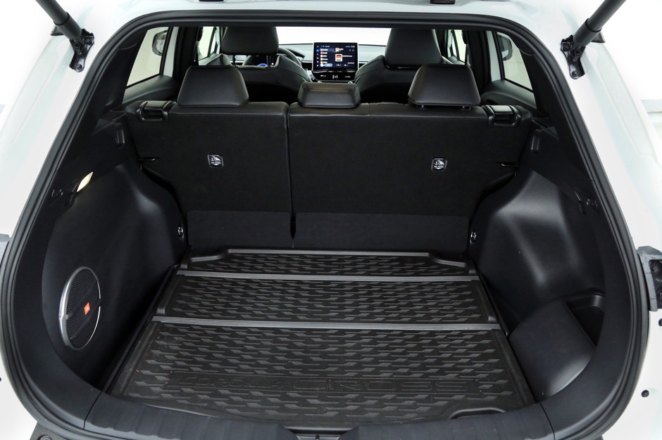 Toyota Corolla Cross 2.0 Hybrid AWD-i (2022 r.)