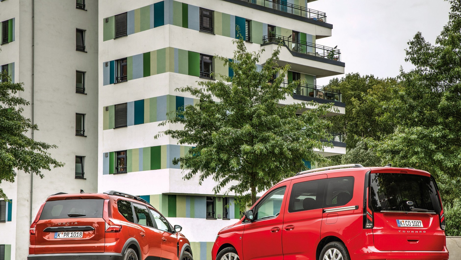 Ford Tourneo kontra Dacia Jogger - porównanie
