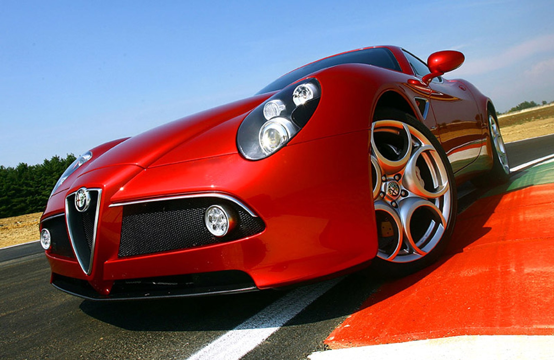 Alfa Romeo 8C Competizione GTA – premiera w czerwcu 2010
