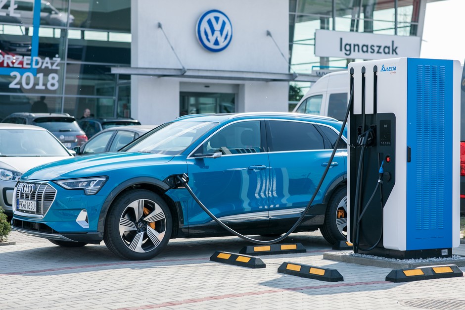 Ładowarka 50 kW przy salonie Ignaszak w Kaliszu