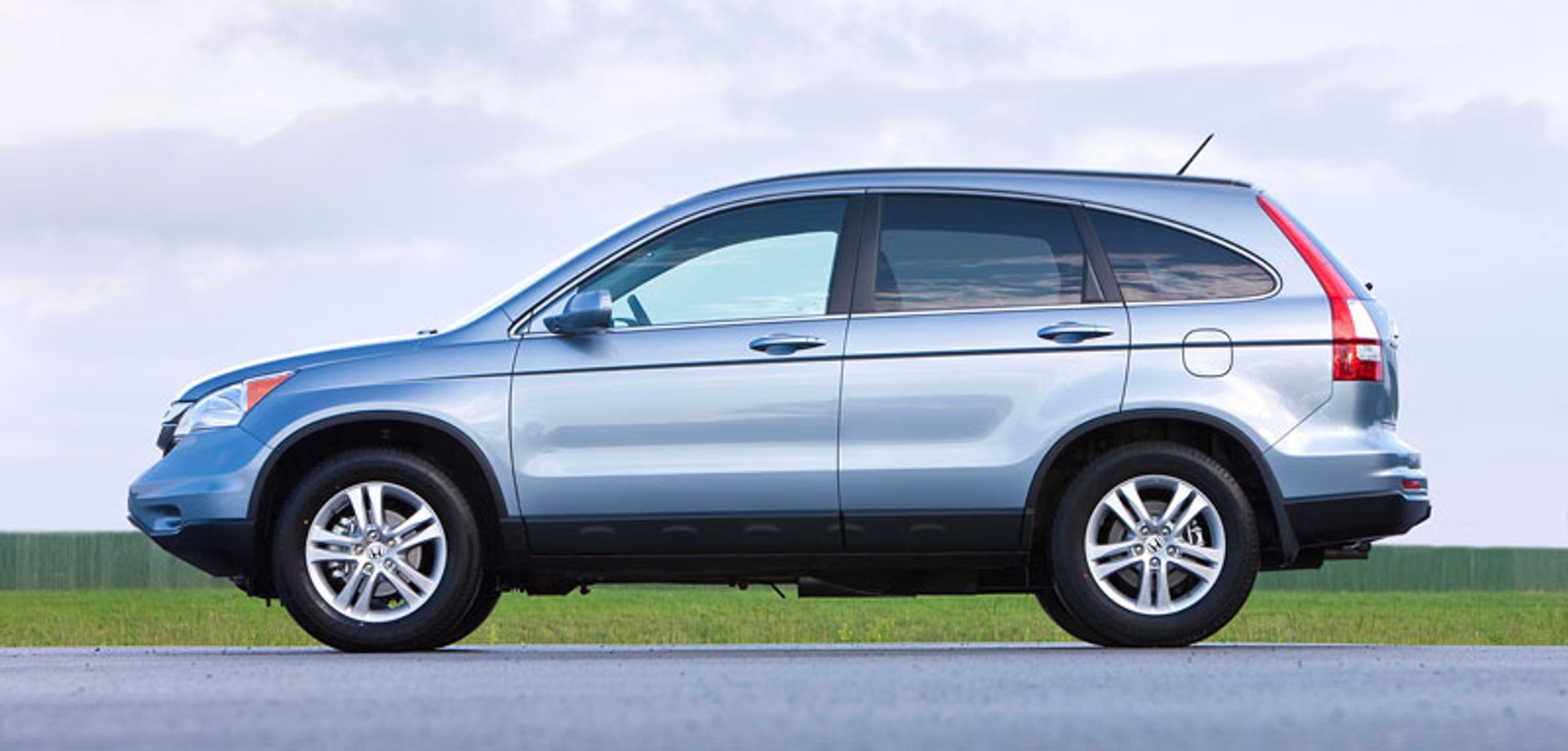 Honda CR-V: Modernizace vzhledu a nový motor 2.2 i-DTEC se samočinnou převodovkou