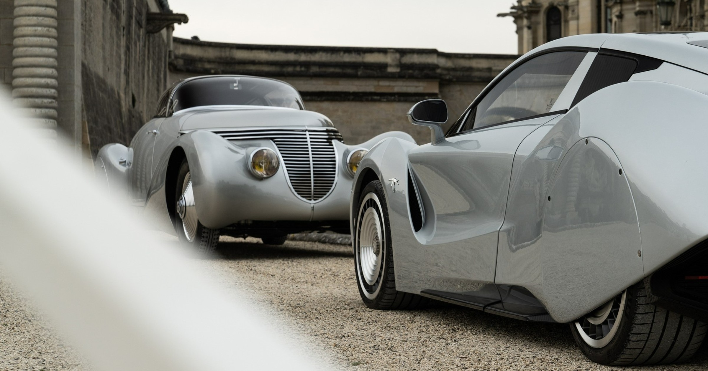 Samochody Hispano Suiza. Dzieli je 81 lat, łączy wspólne DNA