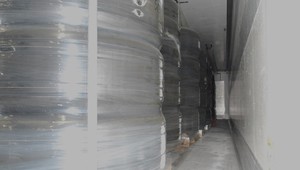 Inspektorzy KAS sprawdzili transport opon. Towar objęty sankcjami jechał na wschód