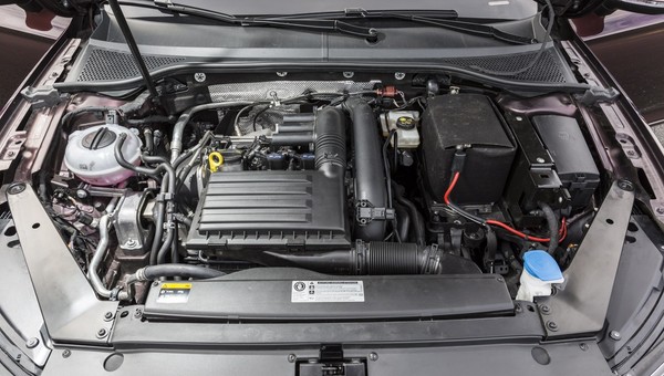 Porównanie: Mazda 6 2.0 Skyactiv-G, Mercedes C160, Skoda Superb 1.4 TSI ACT, Volkswagen Passat 1.4 TSI ACT
