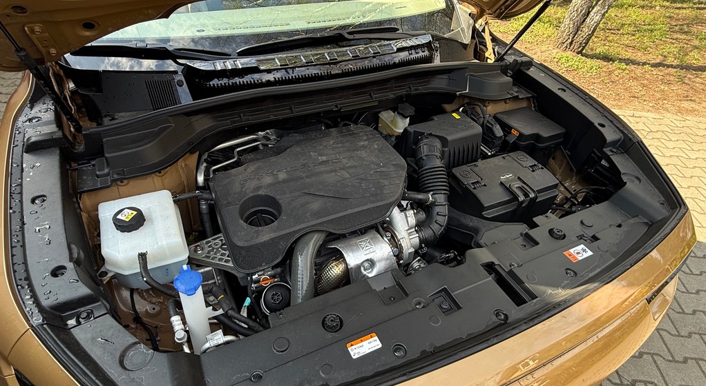 KGM Actyon – komora silnika