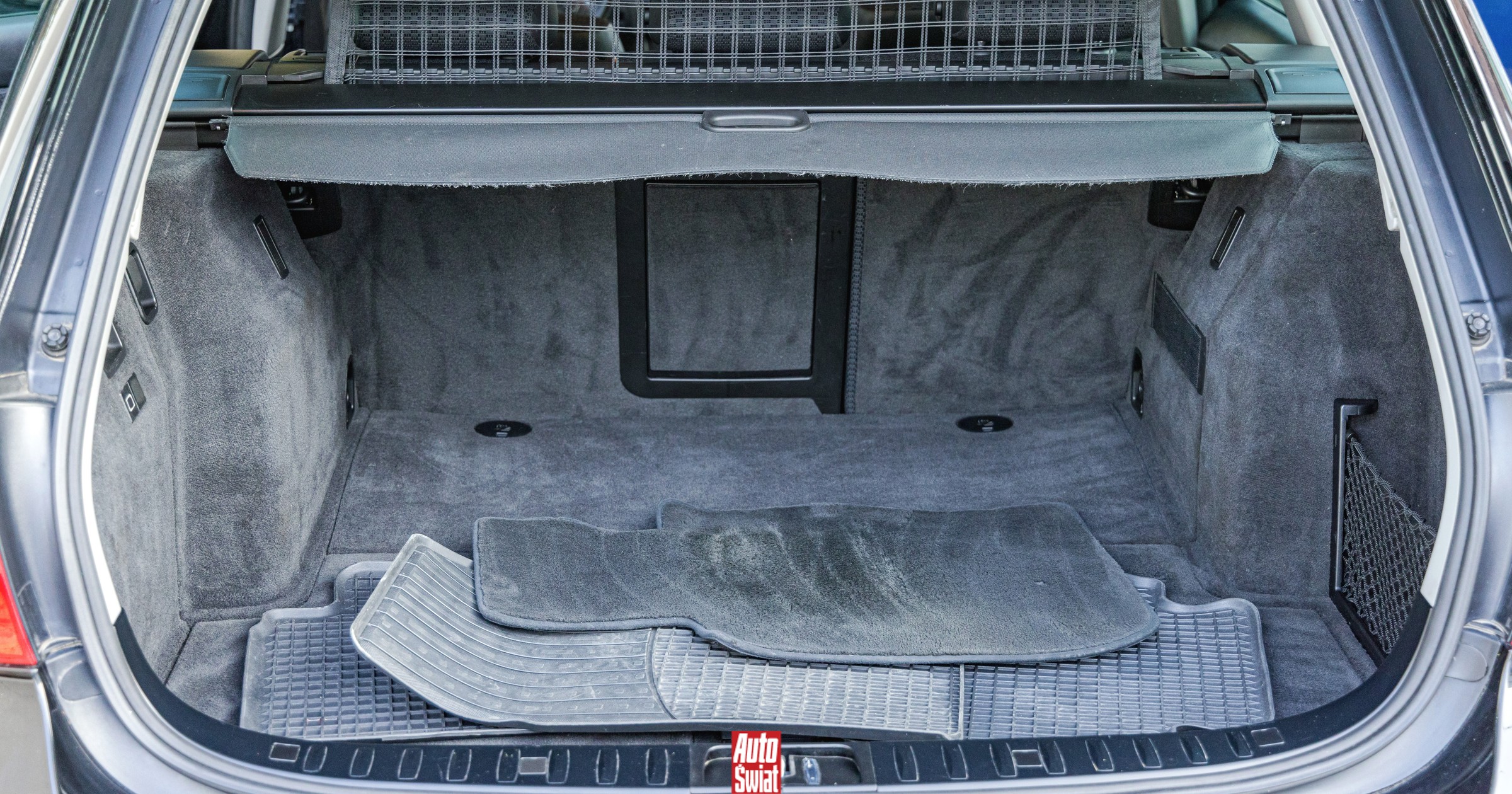 Jeszcze nie masz dywanika w bagażniku? Na zimę lepiej mieć dodatkowy. Ratuje w najgorszych momentach