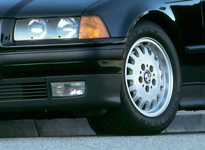 Kuba Wojewódzki pokazał, czym jeździł w 1992 r. To BMW E36