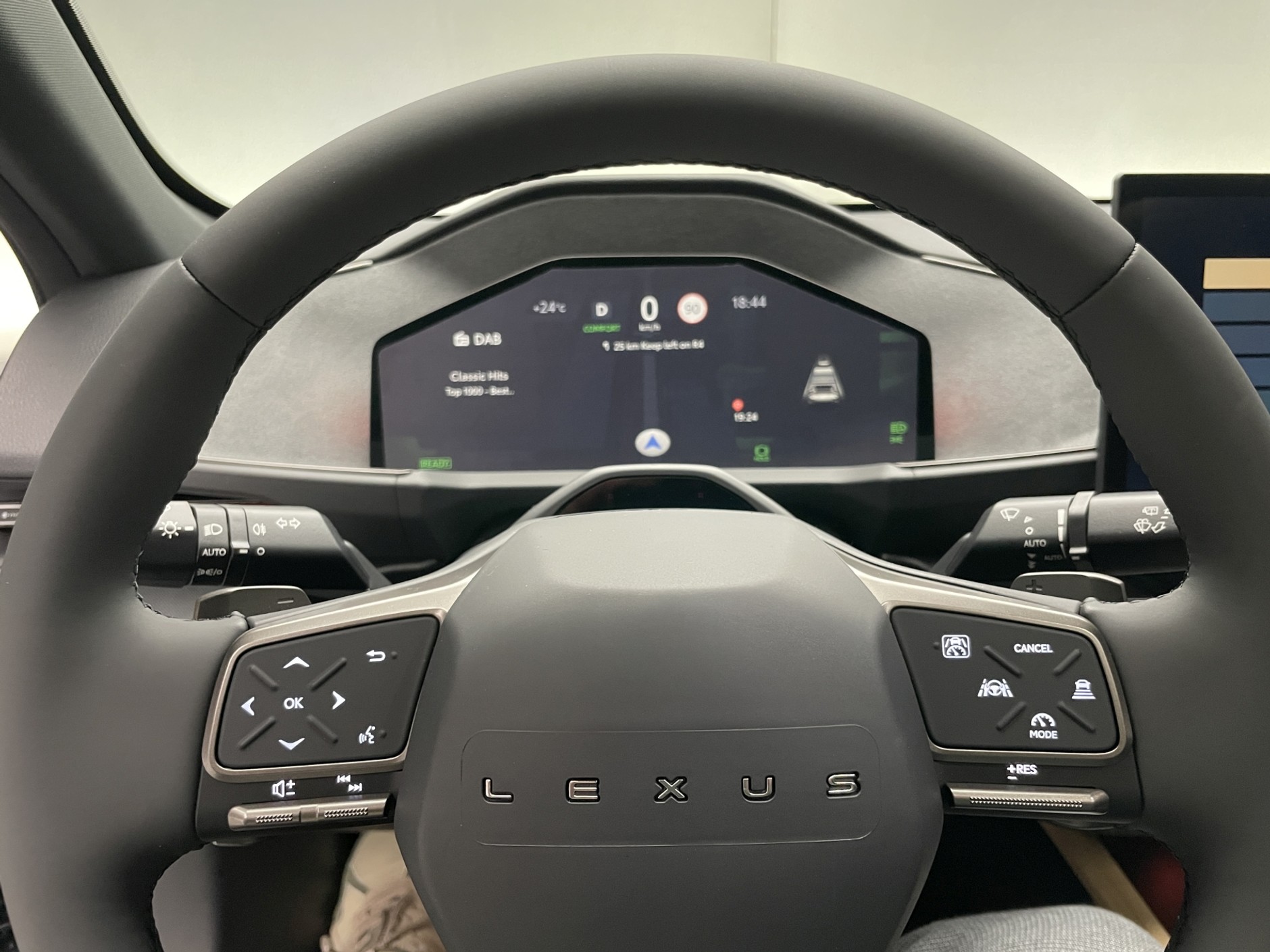 Nowy Lexus ES (2025)