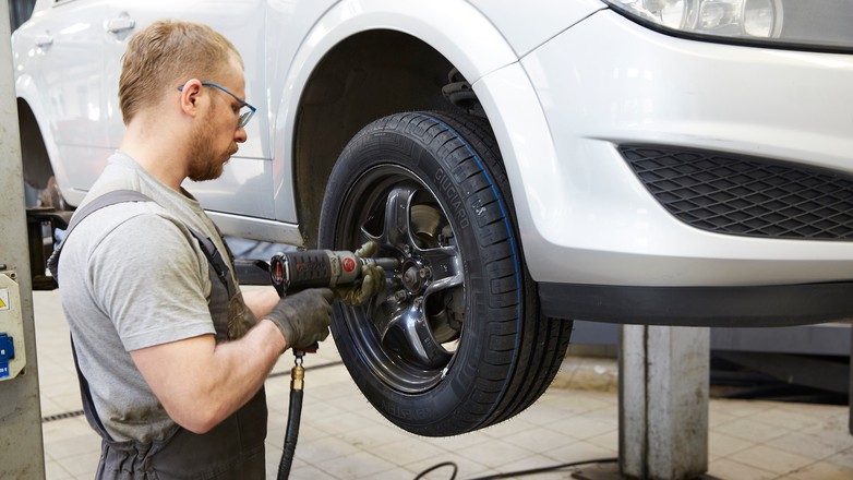 Wymiana opon w serwisie