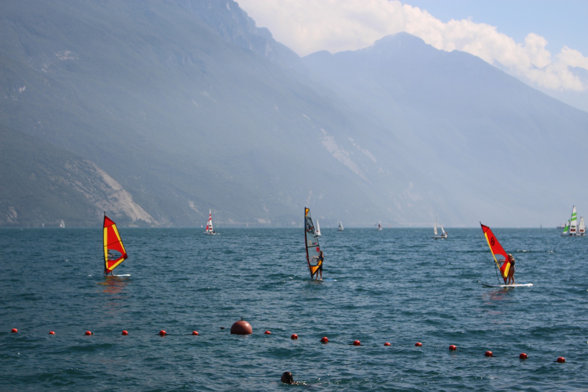 Garda – jezioro położone w północnych Włoszech –największyi najczystszy akwen
tego kraju. Mekka sportów wodnych (windsurfingu, 
żeglowania), a także doskonałe miejsce na wypoczynek.