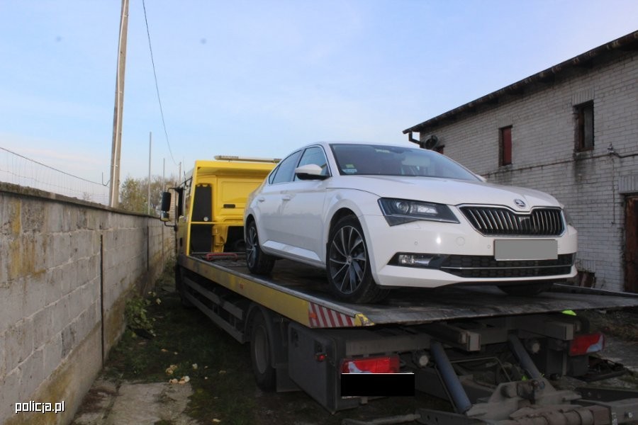 Kradziony samochód może trafić do dziupli na lawecie  – w taki sposób nie wzbudza podejrzeń. 
