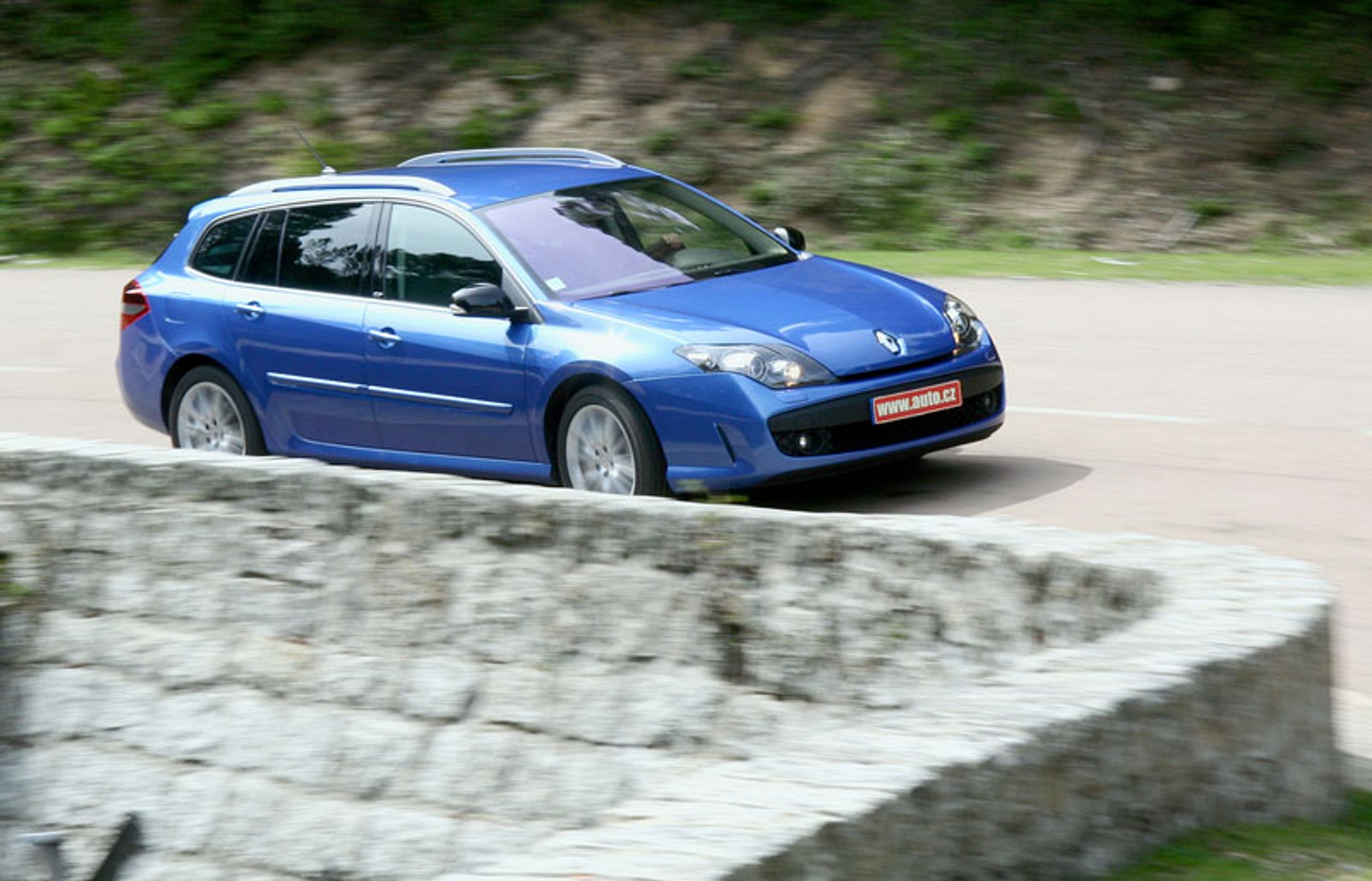 Renault: pierwsze wrażenia z jazdy Laguną GT