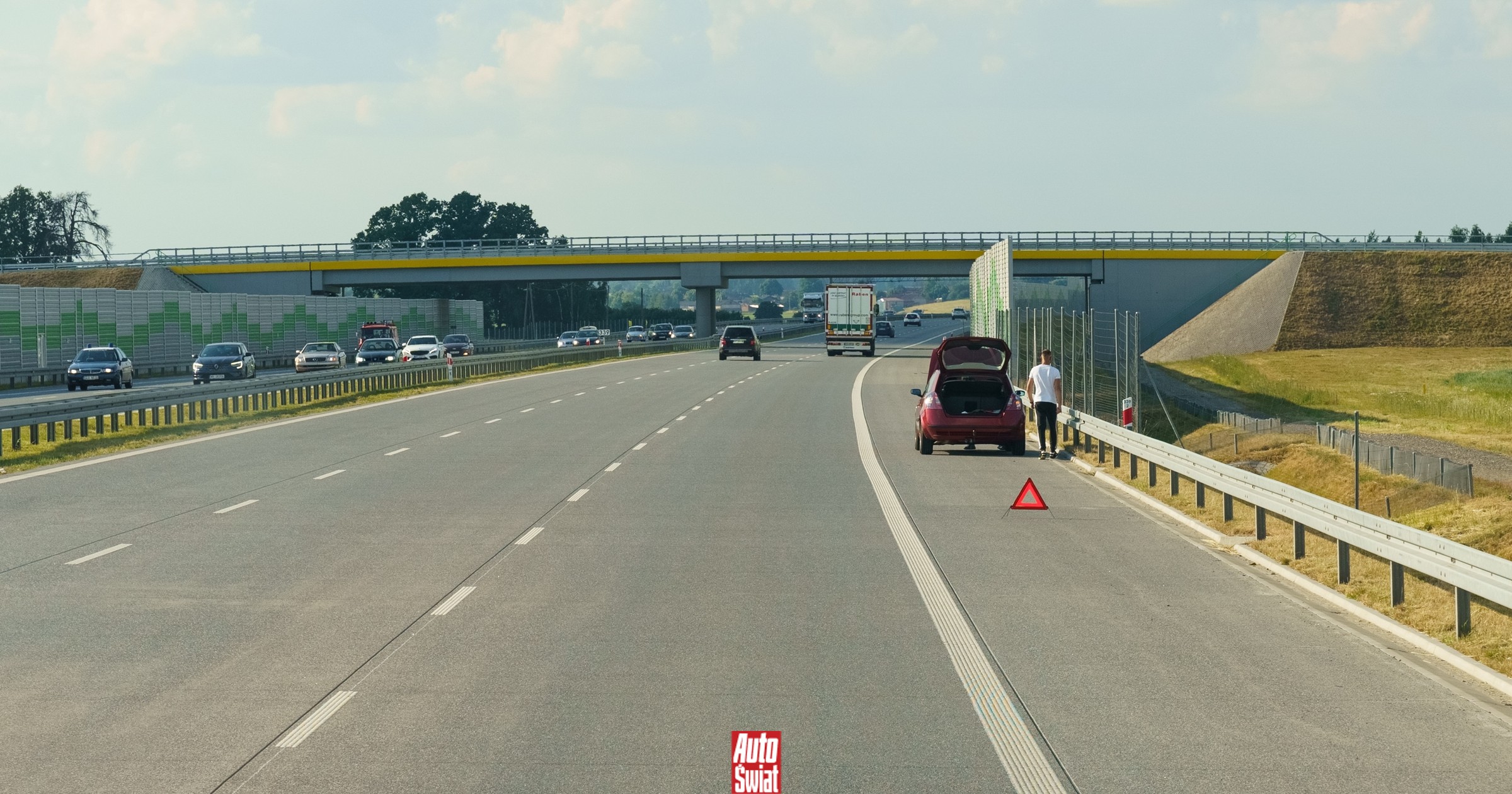 Zabrakło mu paliwa i wyszły na jaw przestępstwa. Kierowca zatrzymany przez policję na trasie S3