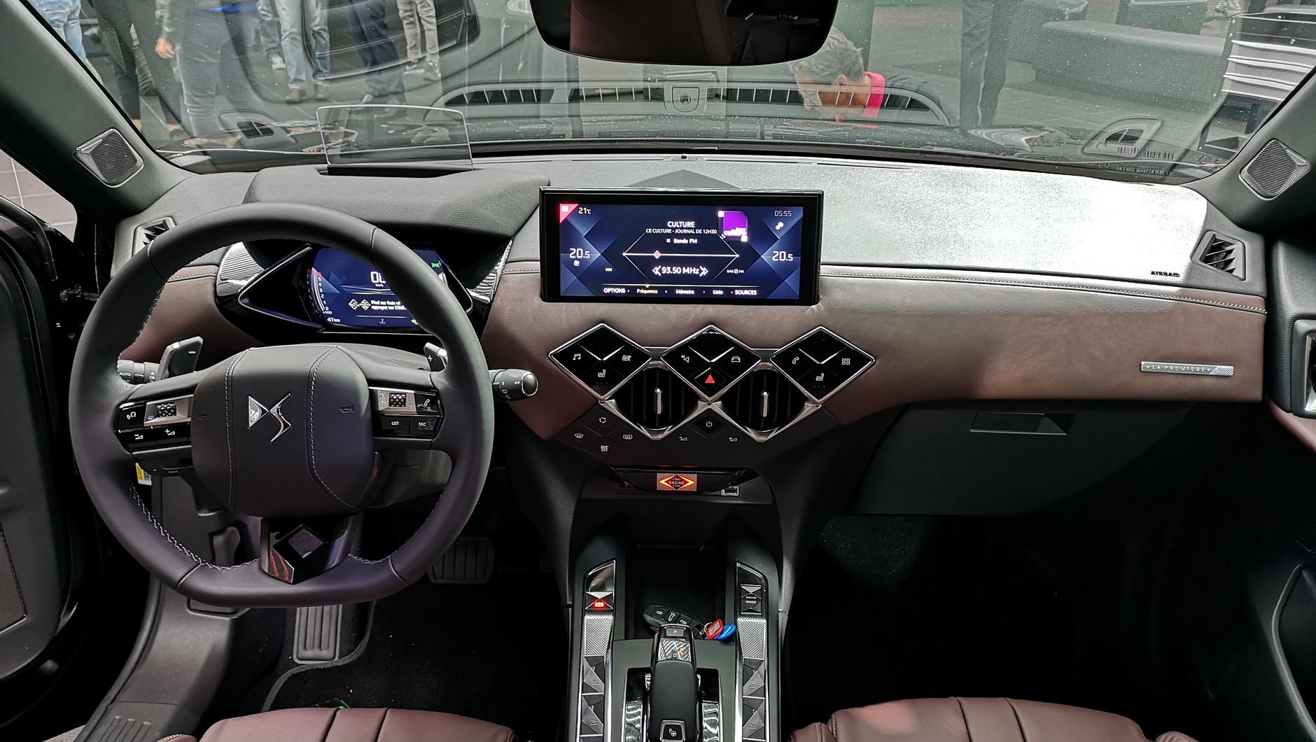 DS 3 Crossback - efektowna konsola z ekranem 10,3"