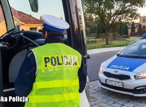 Policjanci regularnie kontrolują autokary. Są bezlitośni dla kierowców wiozących dzieci
