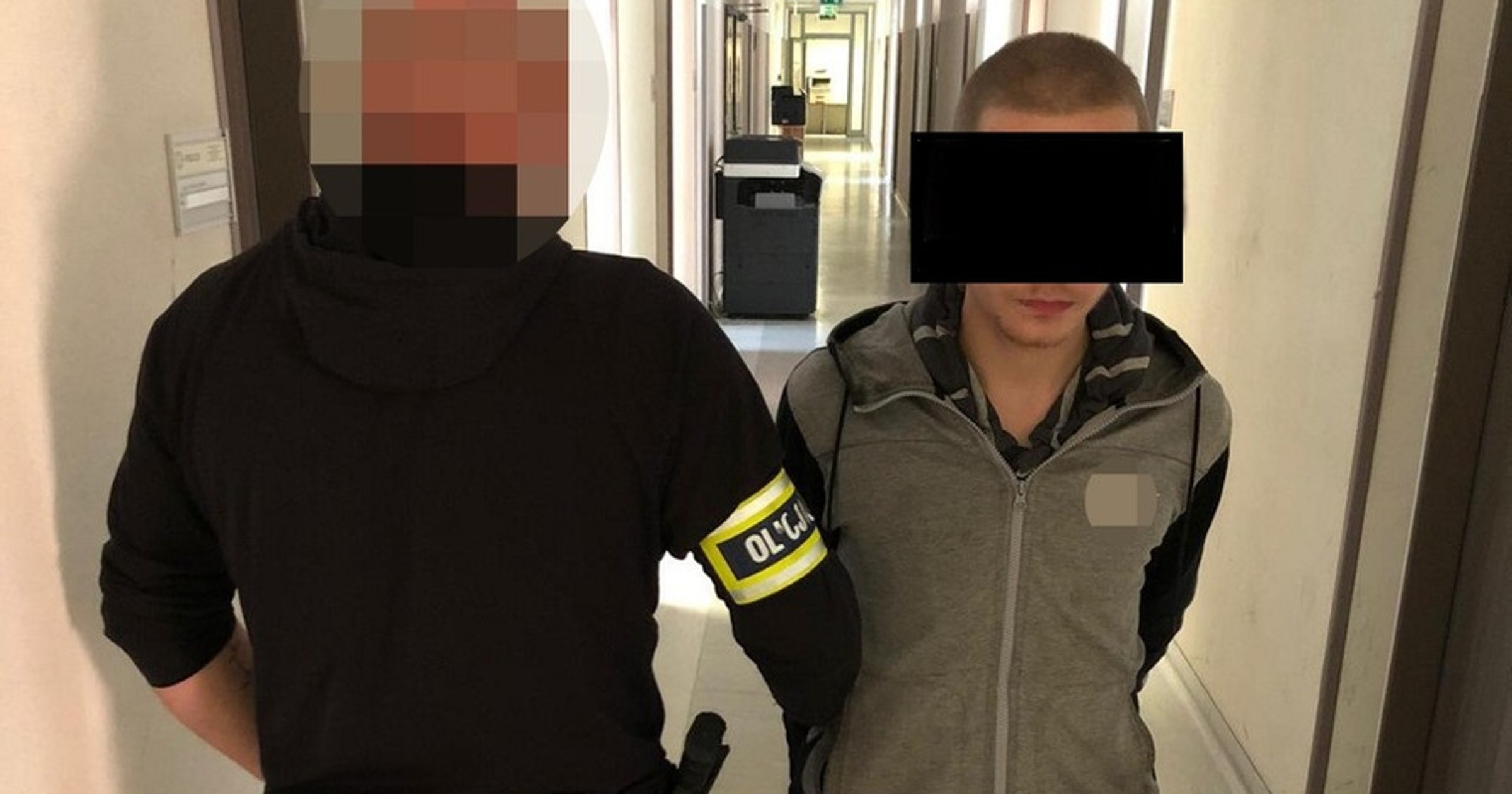 Zatrzymali bezdomnego w Warszawie. Miał przy sobie ponad 17 tys. zł