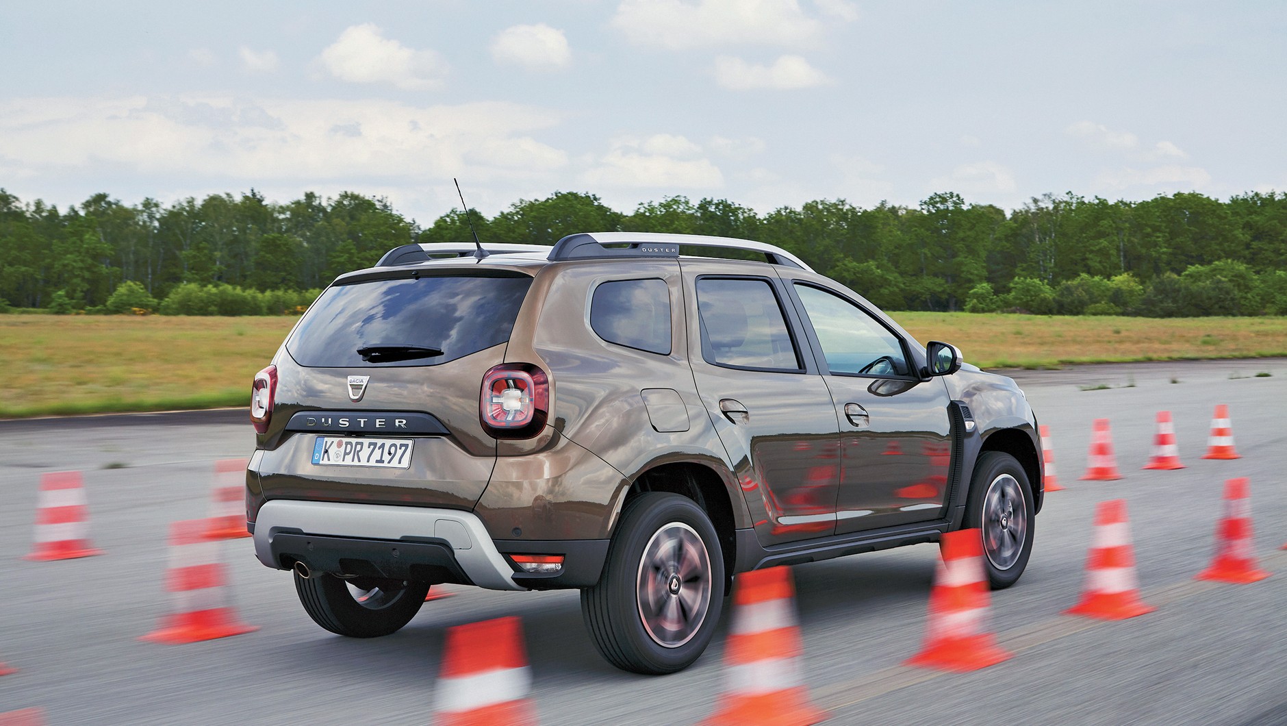 Cztery małe crossovery: Dacia