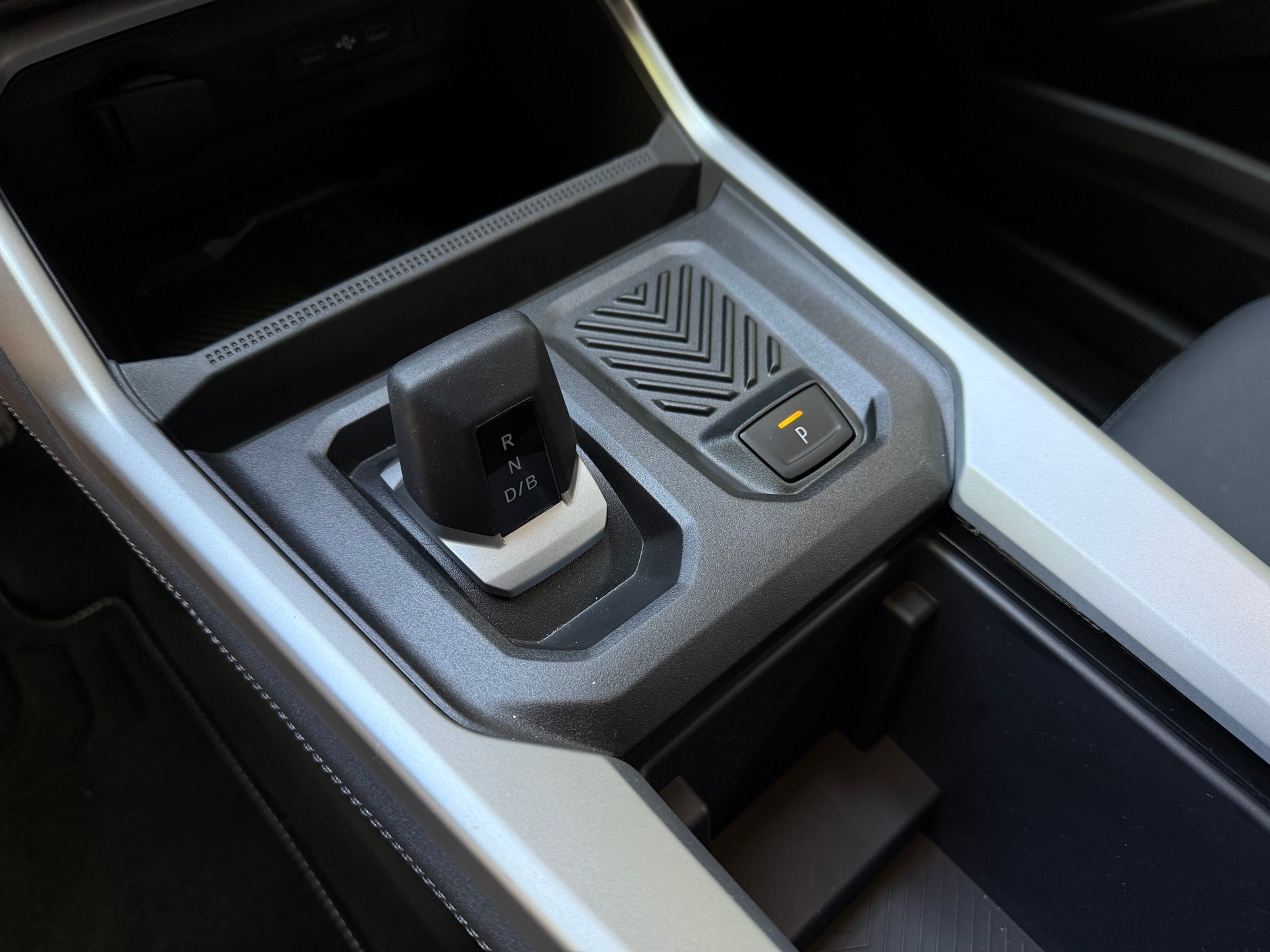 W hybrydowej dacii Bigster nie trzeba ręcznie zmieniać biegów