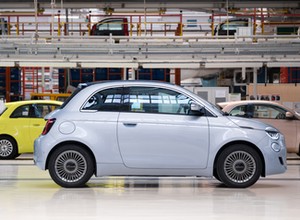 Słaby popyt na elektryki zatrzymuje produkcję kolejnego modelu. Fiat z problemami