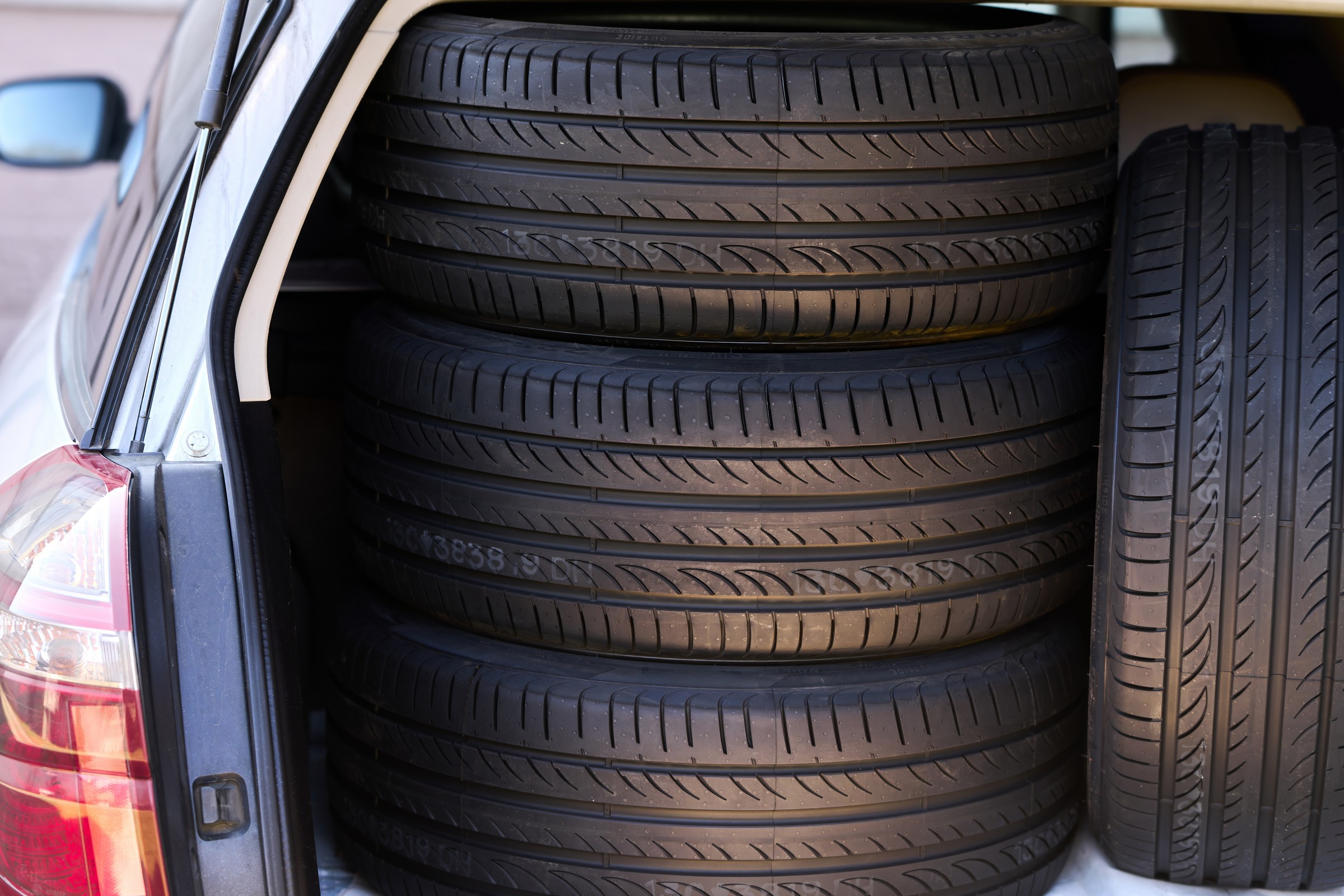 Jak przechować opony, żeby ich nie zepsuć? jeżeli popełnisz błąd, będziesz żałować