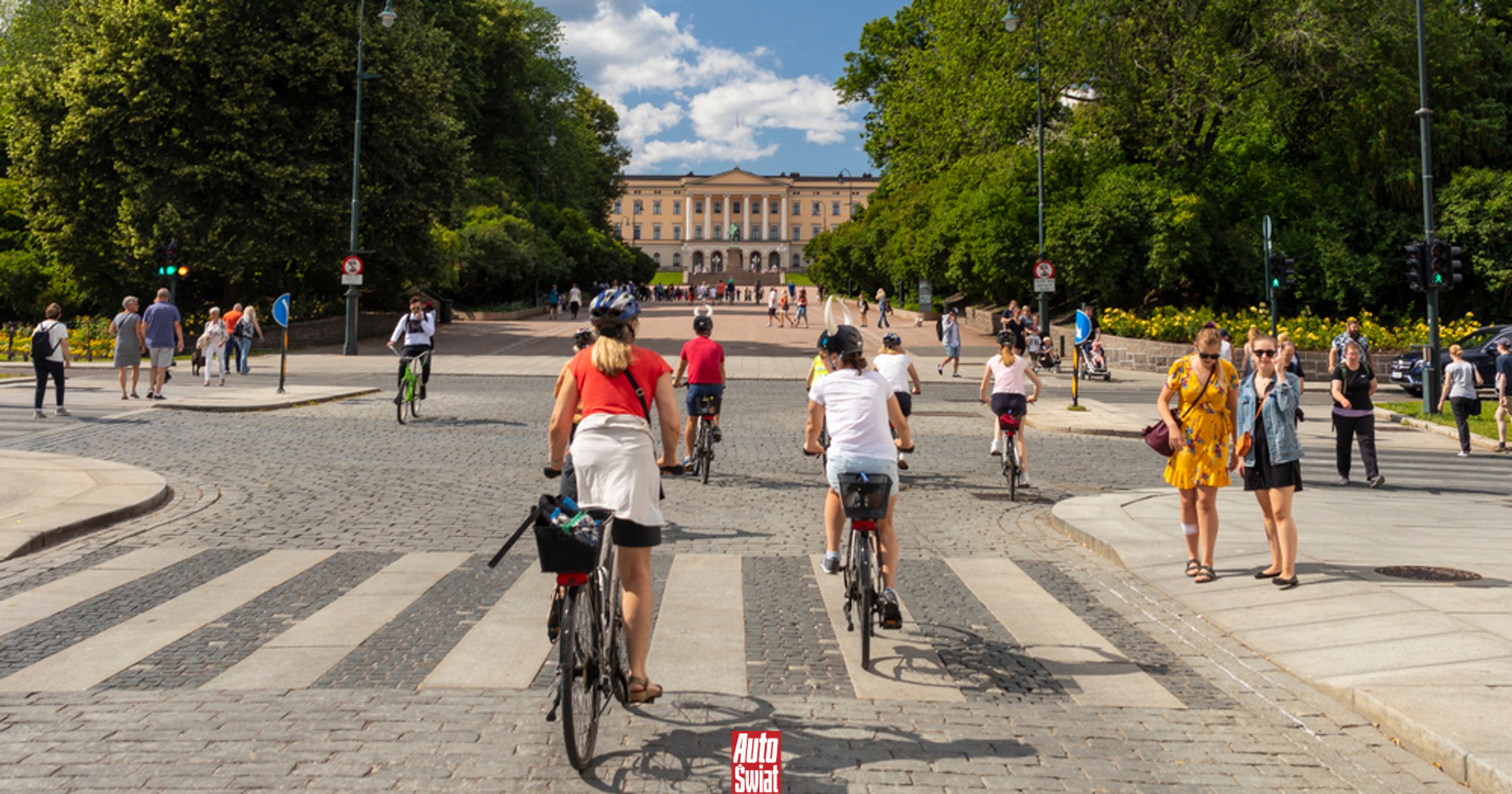 Wyprzedzanie rowerzystów nie jest takie proste. Kierowcy muszą przestrzegać wielu zasad