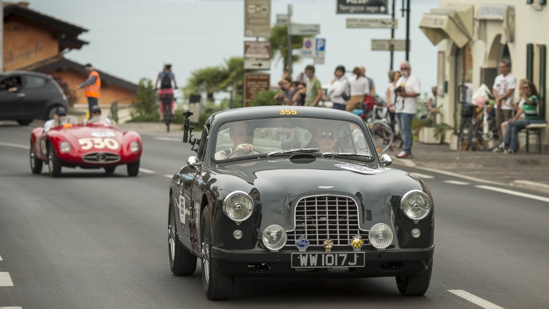 Aston Martin DB 2/4 Perlage Teamu na trasie Mille Miglia
