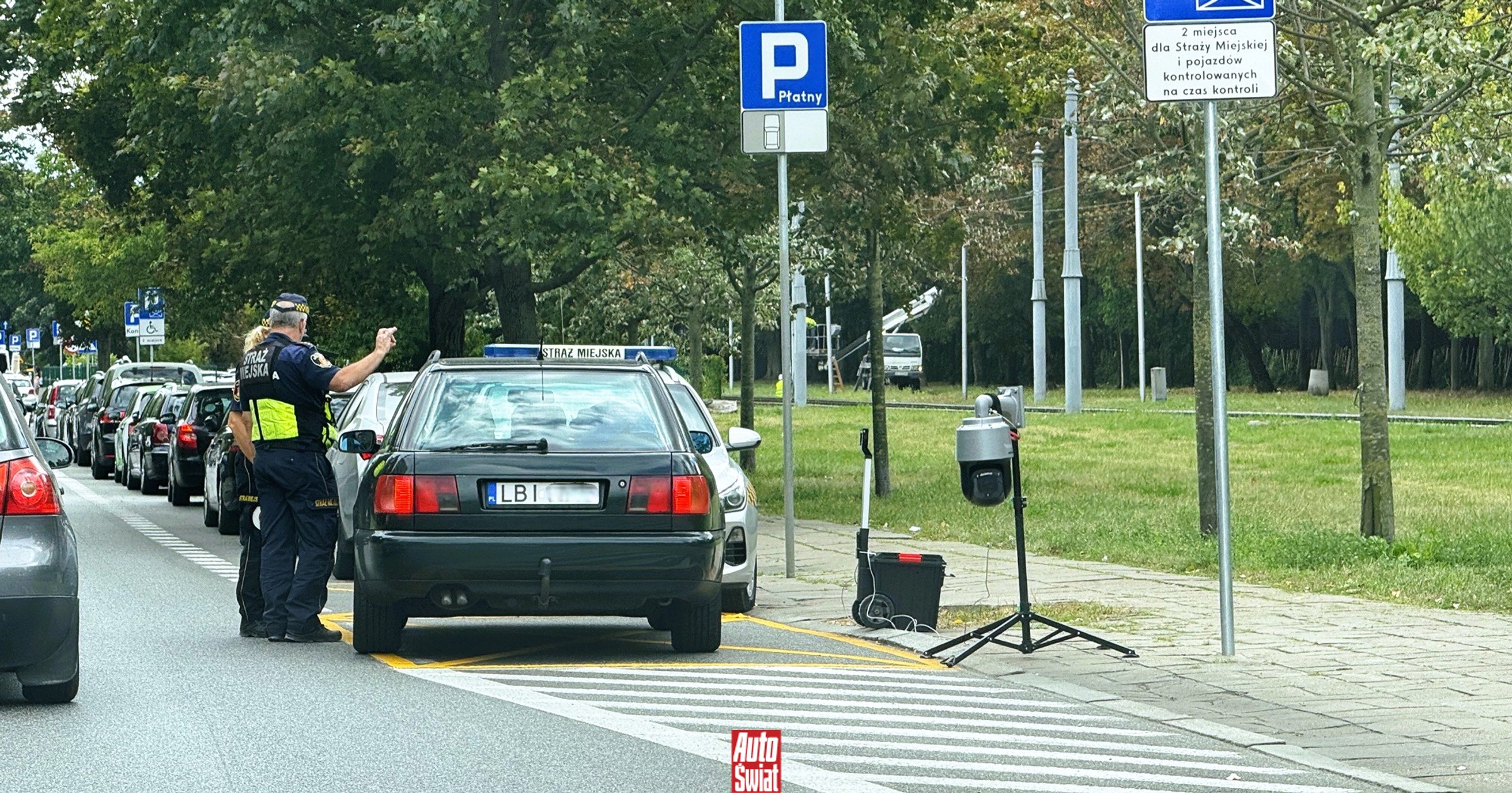 Resort: z Warszawy będzie musiało wyjechać 130 tys. aut. Ratusz na to: nie do końca