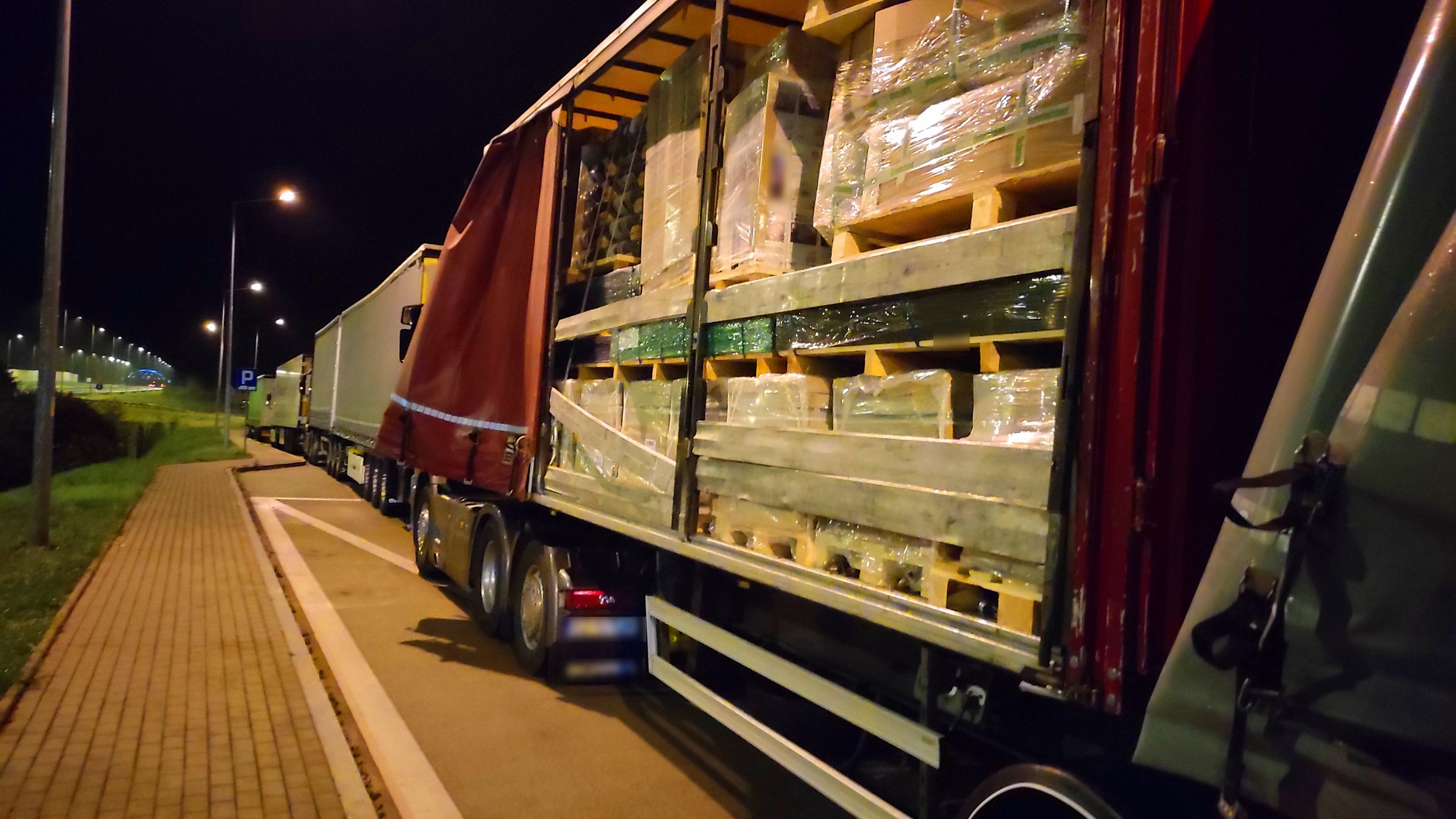 Ciągniki złapane przez ITD ciągnęły dwie naczepy