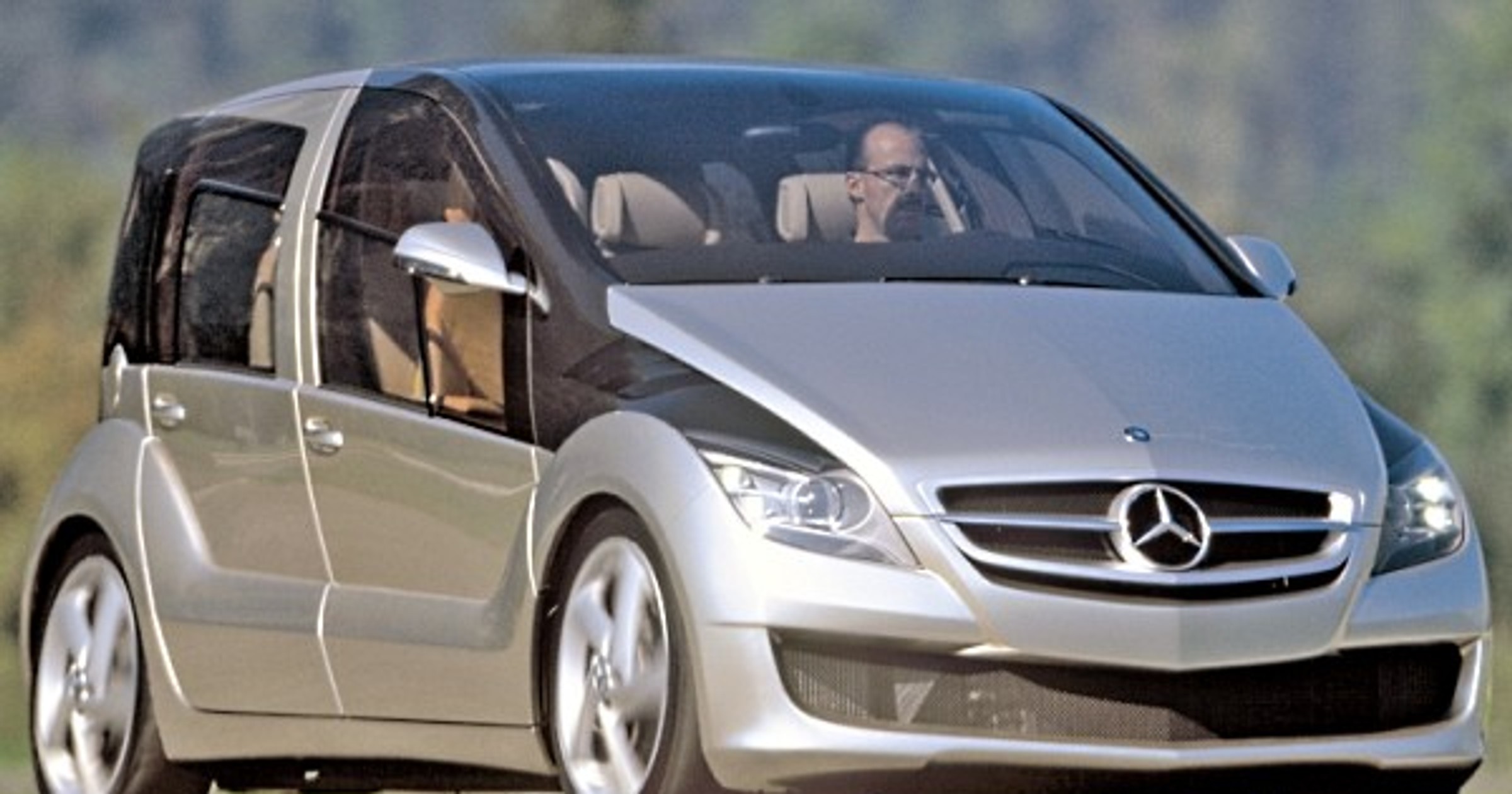 Koncepcyjny Mercedes w Poznaniu