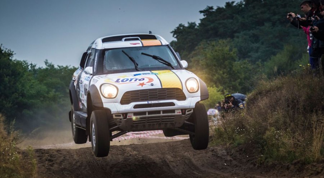 Dakar 2015: Hołowczyc z Panserim w Mini