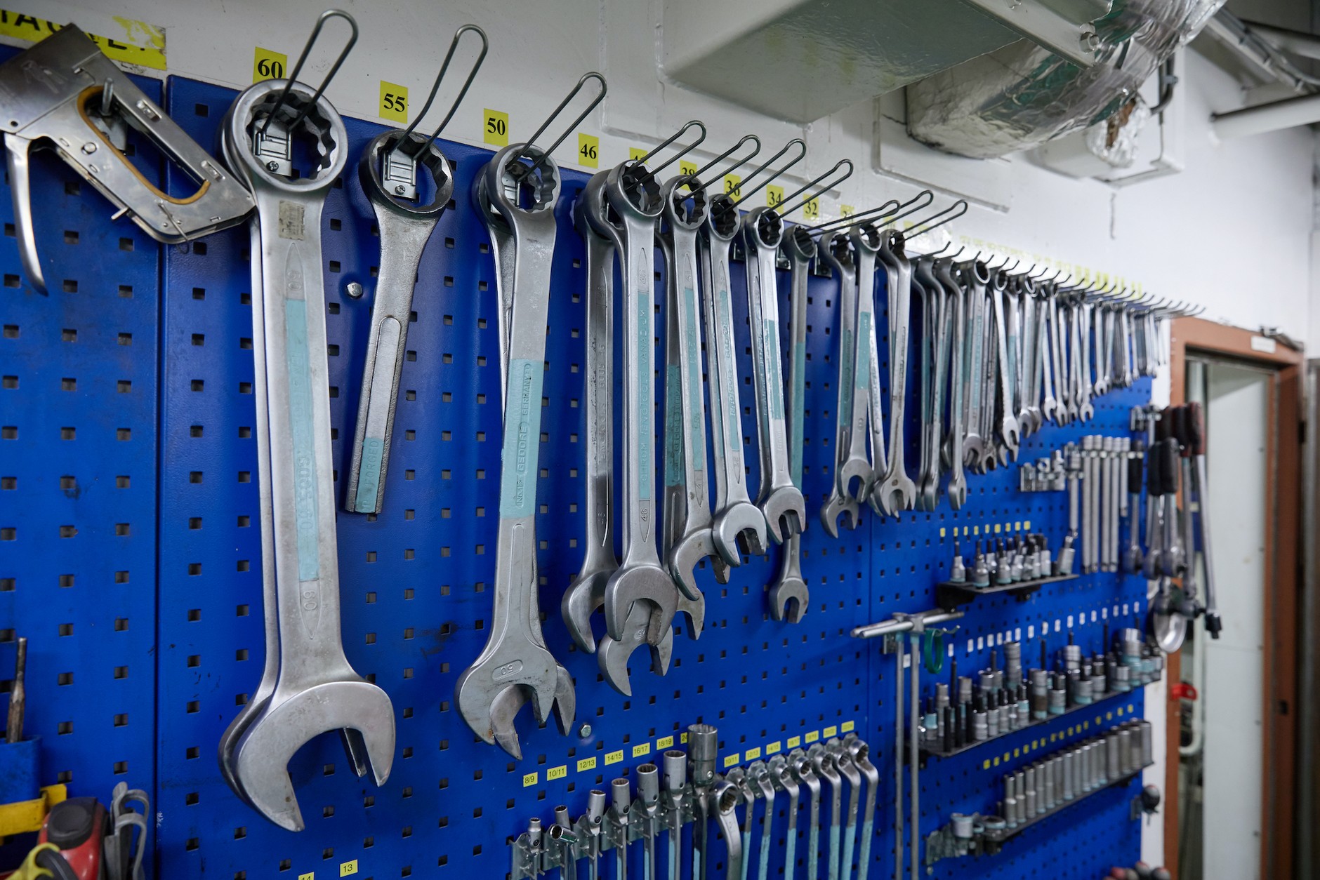 Bez dobrego zestawu kluczy płaskich i płasko-oczkowych nie da się wykonać wielu napraw przy aucie