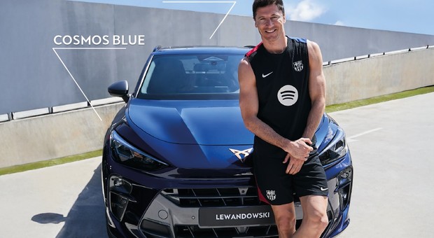 Lewandowski i Szczęsny odebrali zamówione samochody. Będą nimi jeździć po Barcelonie