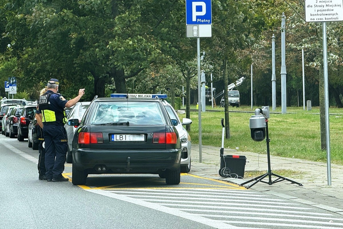 Straż Miejska zaczęła kontrolować stare auta. SCT w Warszawie przestaje być fikcją
