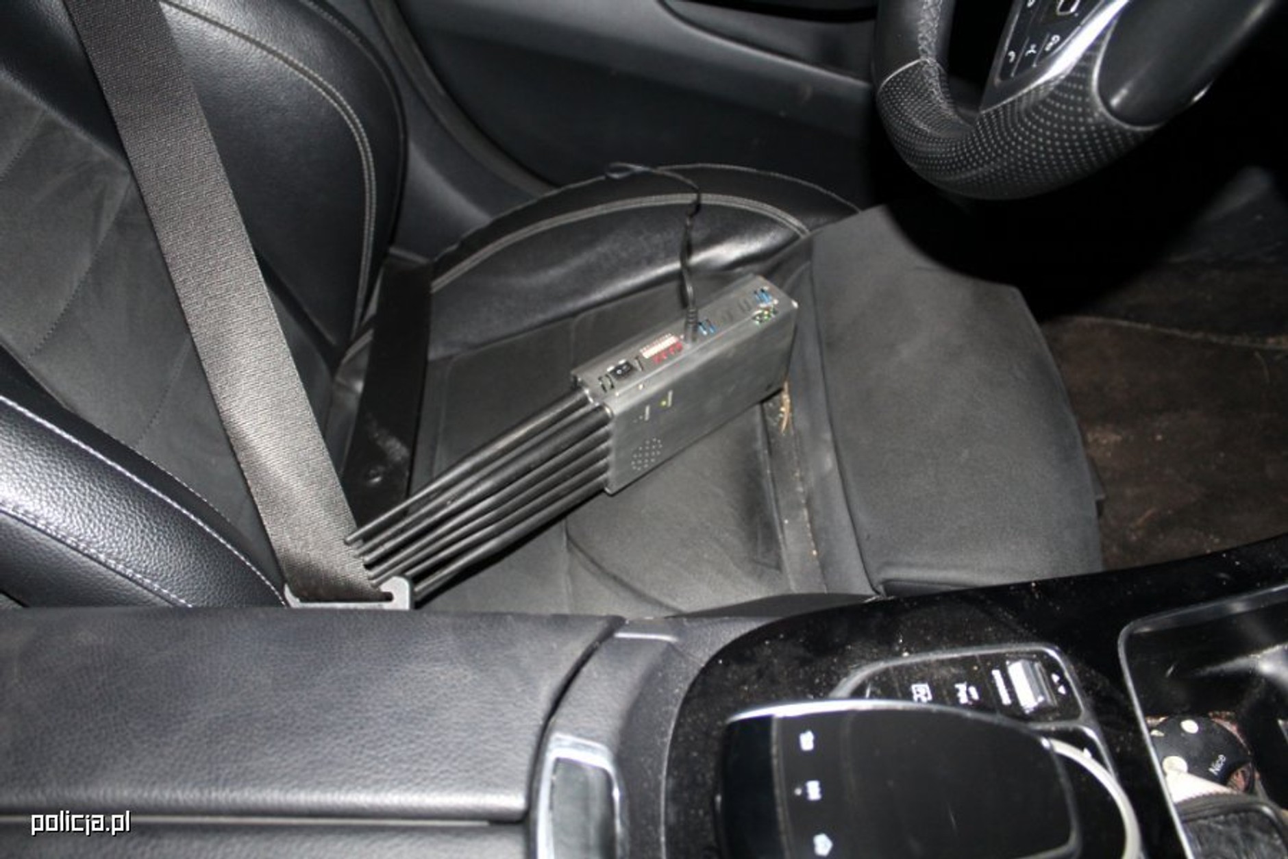 Policja zlikwidował kolejną dziuplę aut luksusowych