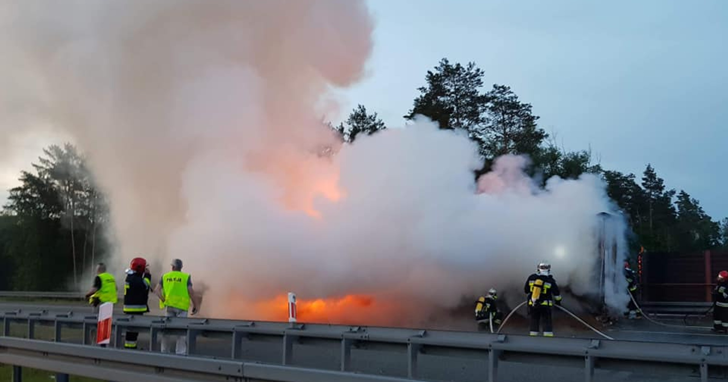Pożar ciężarówki z paszą na autostradzie A2