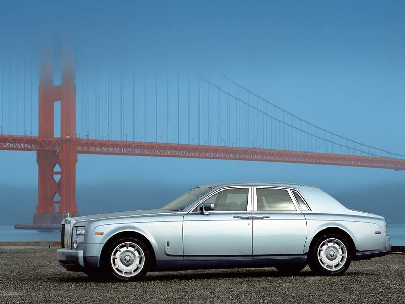 Rolls-Royce: 805 sprzedanych samochodów. Mały Rolls potwierdzony!