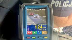 Policjanci zatrzymali kierowcę Mercedesa. Prędkość kosztowała go prawo jazdy