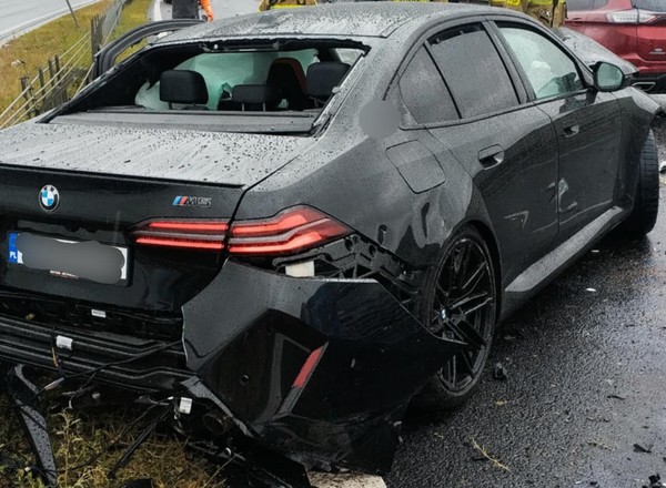 Następne BMW M5 rozbite w Polsce. Kierowca przesadził z prędkością
