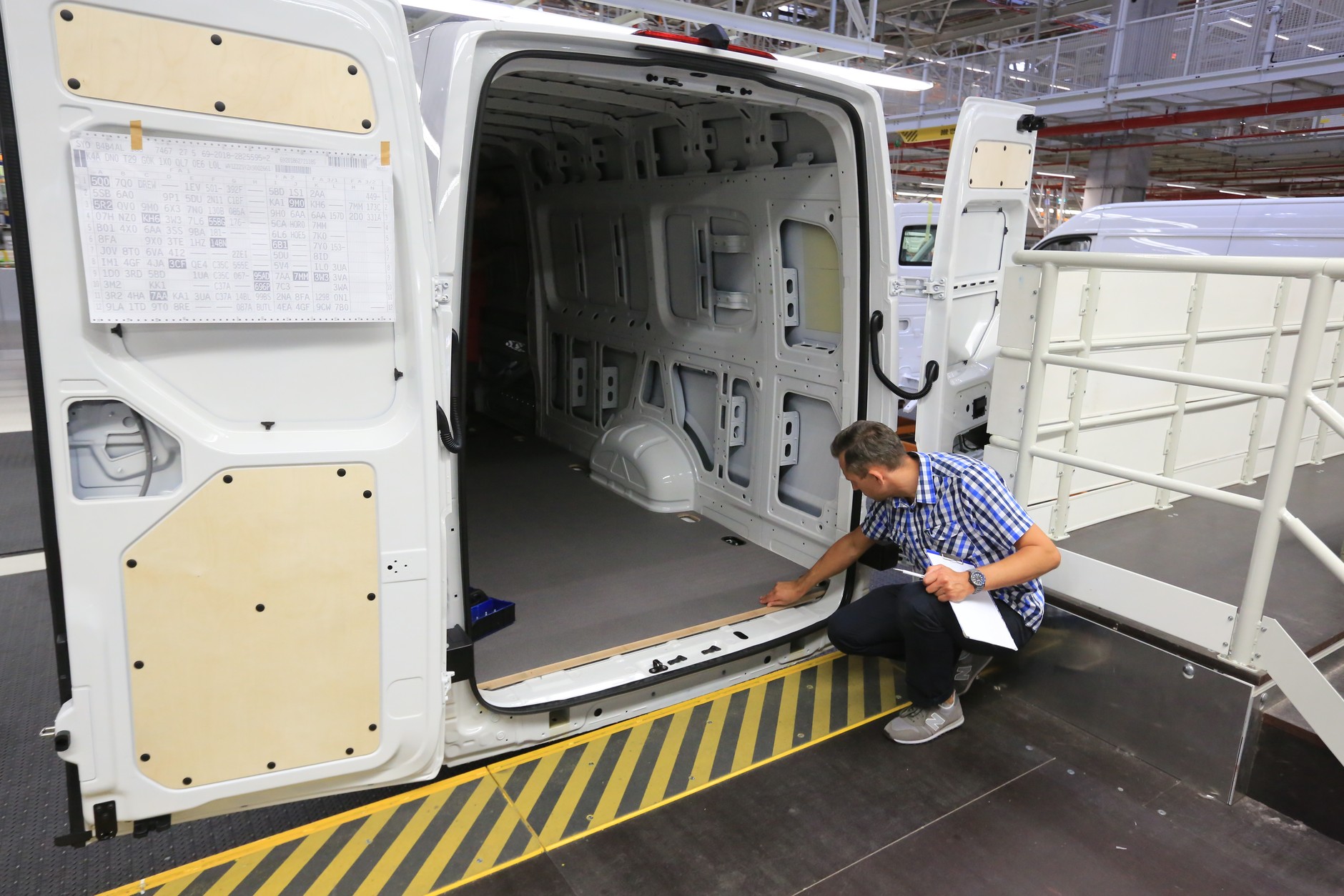 Fabryka Volkswagena we Wrześni: etapy produkcji Craftera na montażu