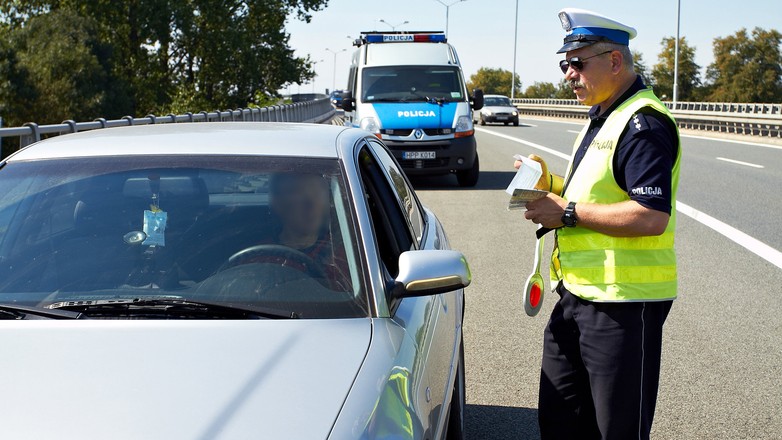 Mandat za przekroczenie prędkości to kiepski początek długiego weekendu. Możesz go uniknąć - jadąc zgodnie z przepisami.