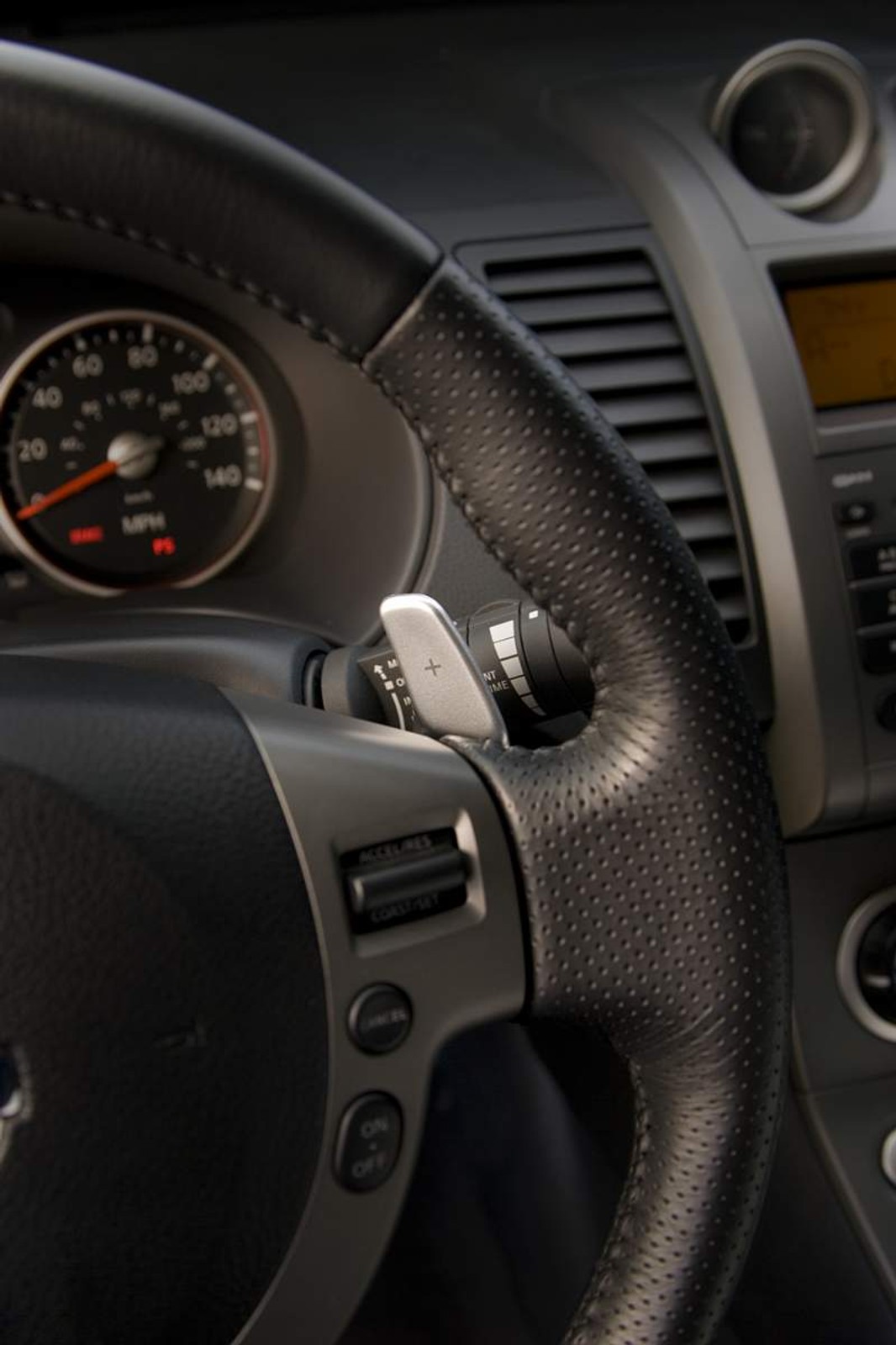 Nissan Sentra SE-R – kompaktowy i drapieżny