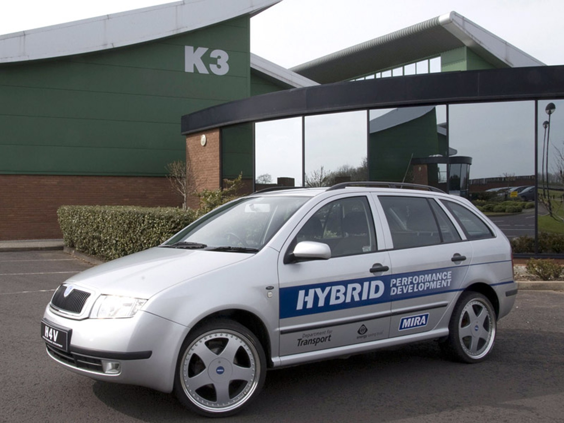 Hybrydowa Škoda Fabia  z Wlk. Brytanii - MIRA H4V Plugless Plug-in Hybrid