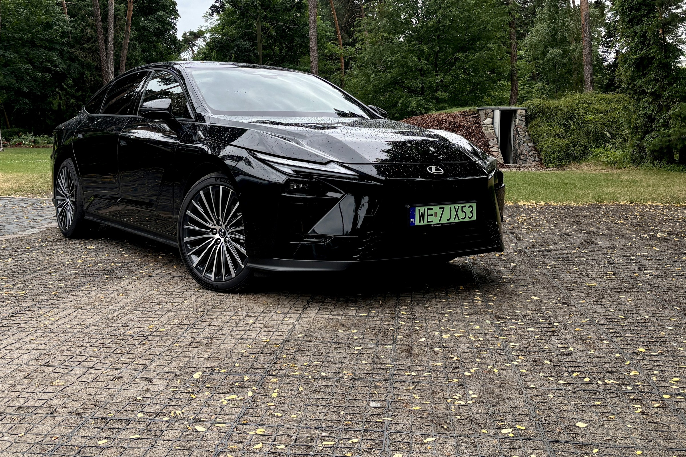 Lexus na dobre żegna poprzedniego ES-a. Czas na nowego. To już adekwatnie inny segment
