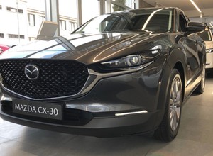 Nowe auto z polskiego salonu – jak znaleźć najlepszą konfigurację?
