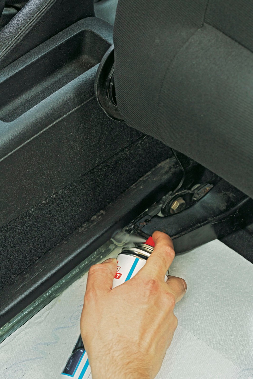 Jak usunać z auta stuki o trzaski