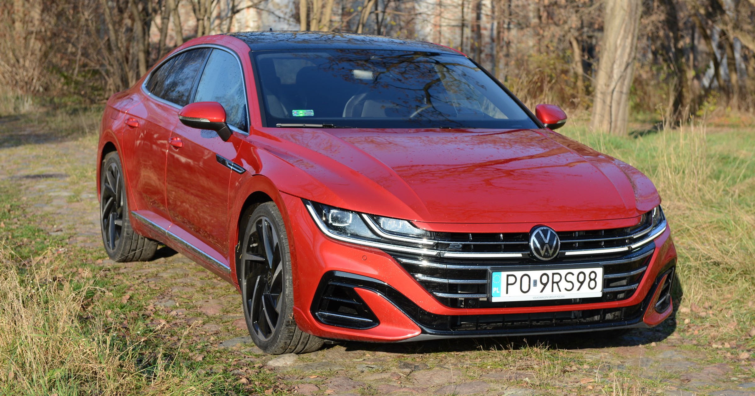 Volkswagen Arteon po kuracji odmładzającej, zyskał między efektowne światła do jazdy w dzień.