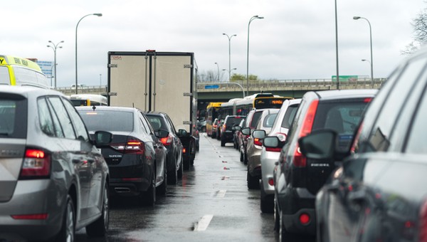 Najbardziej zakorkowane miasta w Polsce. Wiemy, które omijać