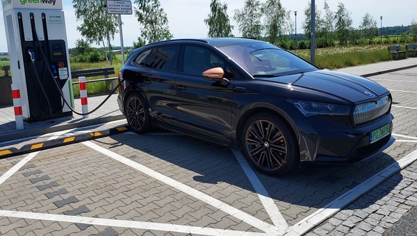 AFIR już obowiązuje, kierowcy powinni się cieszyć. Tylko rzeczywistość skrzeczy