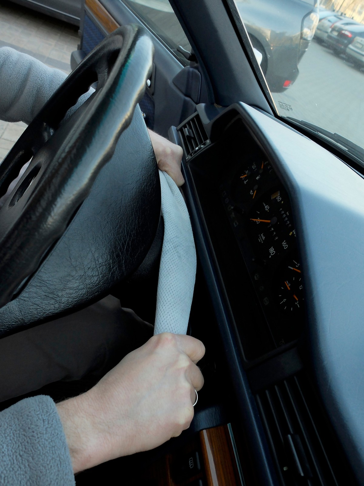 Przykre zapachy w aucie