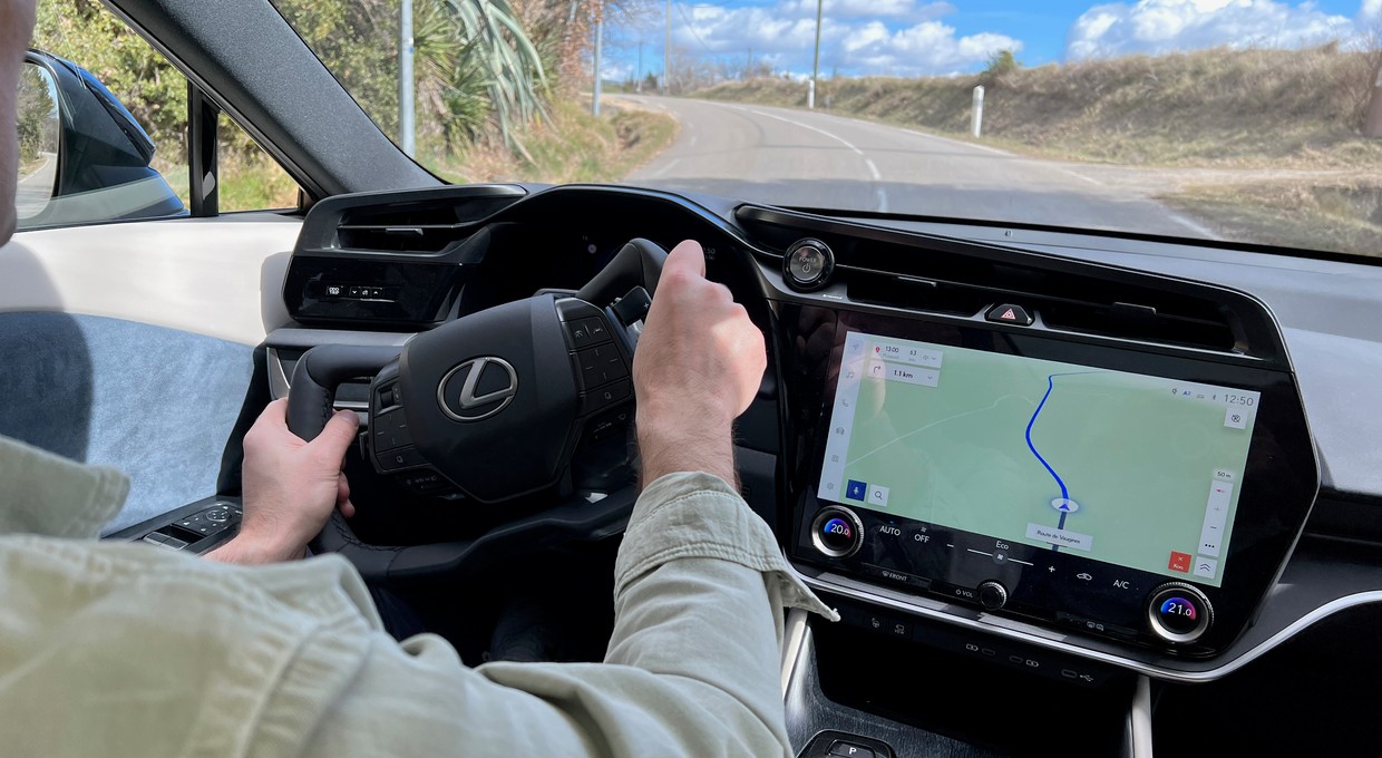 Jeździłem autem z wolantem zamiast kierownicy. Czy to bezpieczne?